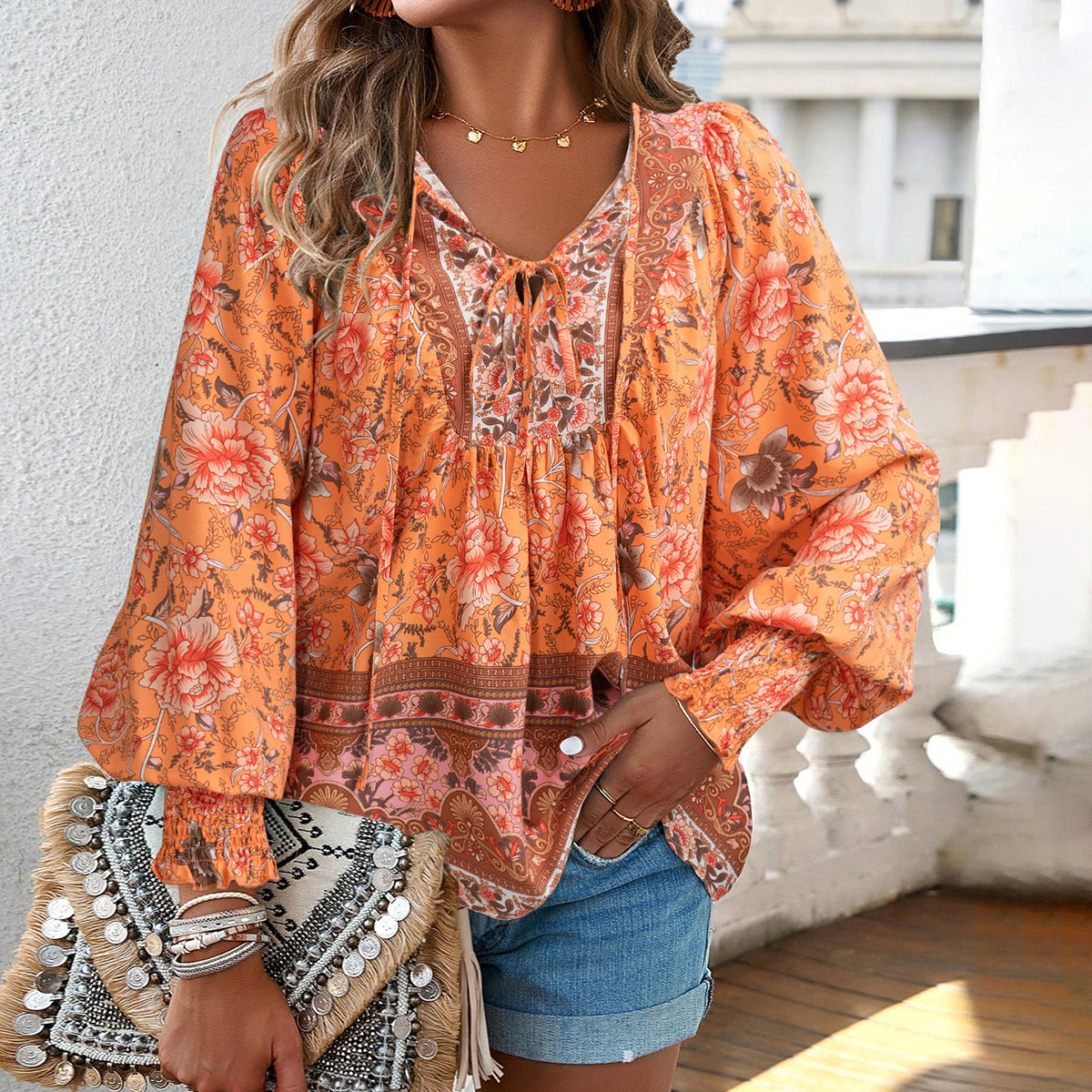 Blusa da donna con stampa floreale boho e nodo al collo
