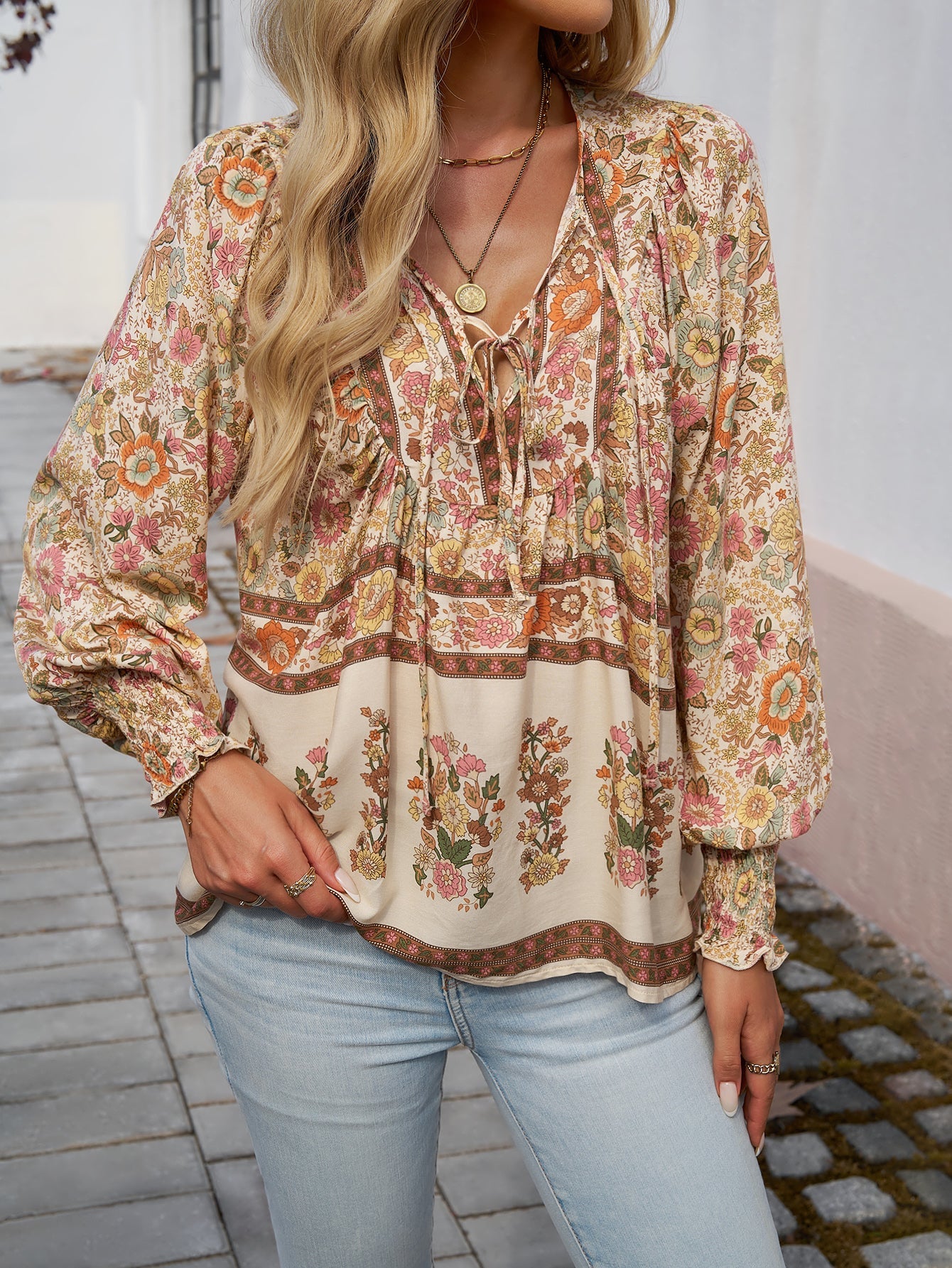 Blusa da donna con stampa floreale boho e nodo al collo