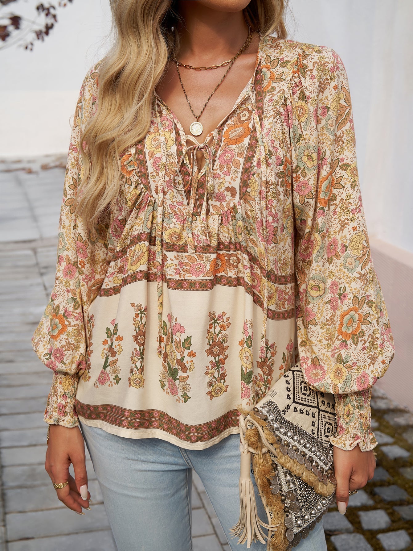 Blusa da donna con stampa floreale boho e nodo al collo