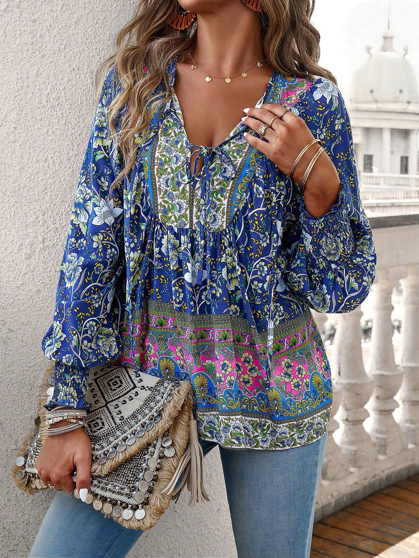 Blusa da donna con stampa floreale boho e nodo al collo