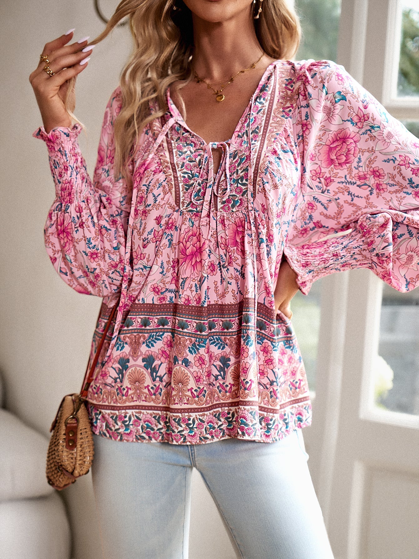 Blusa da donna con stampa floreale boho e nodo al collo