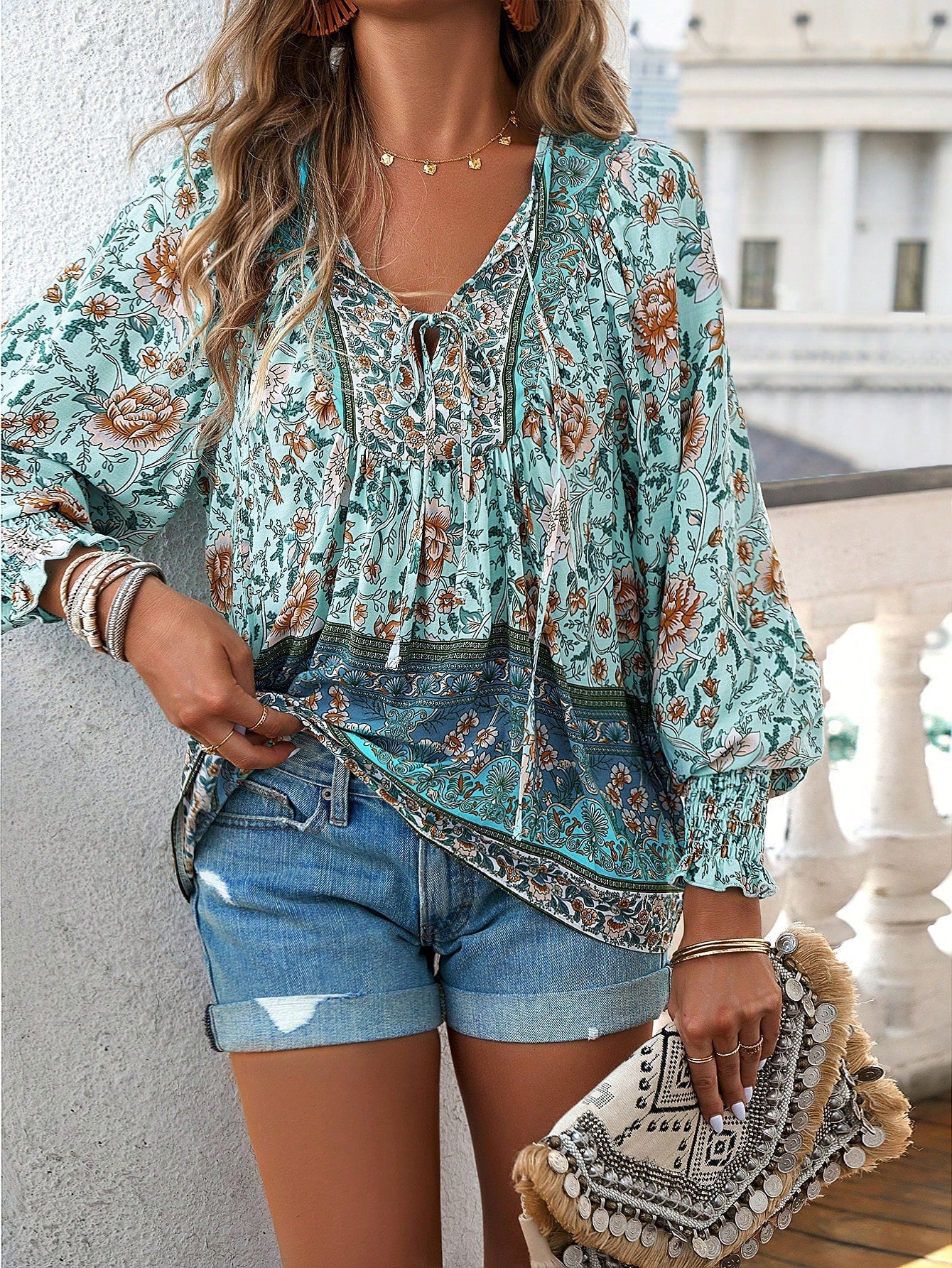 Blusa da donna con stampa floreale boho e nodo al collo
