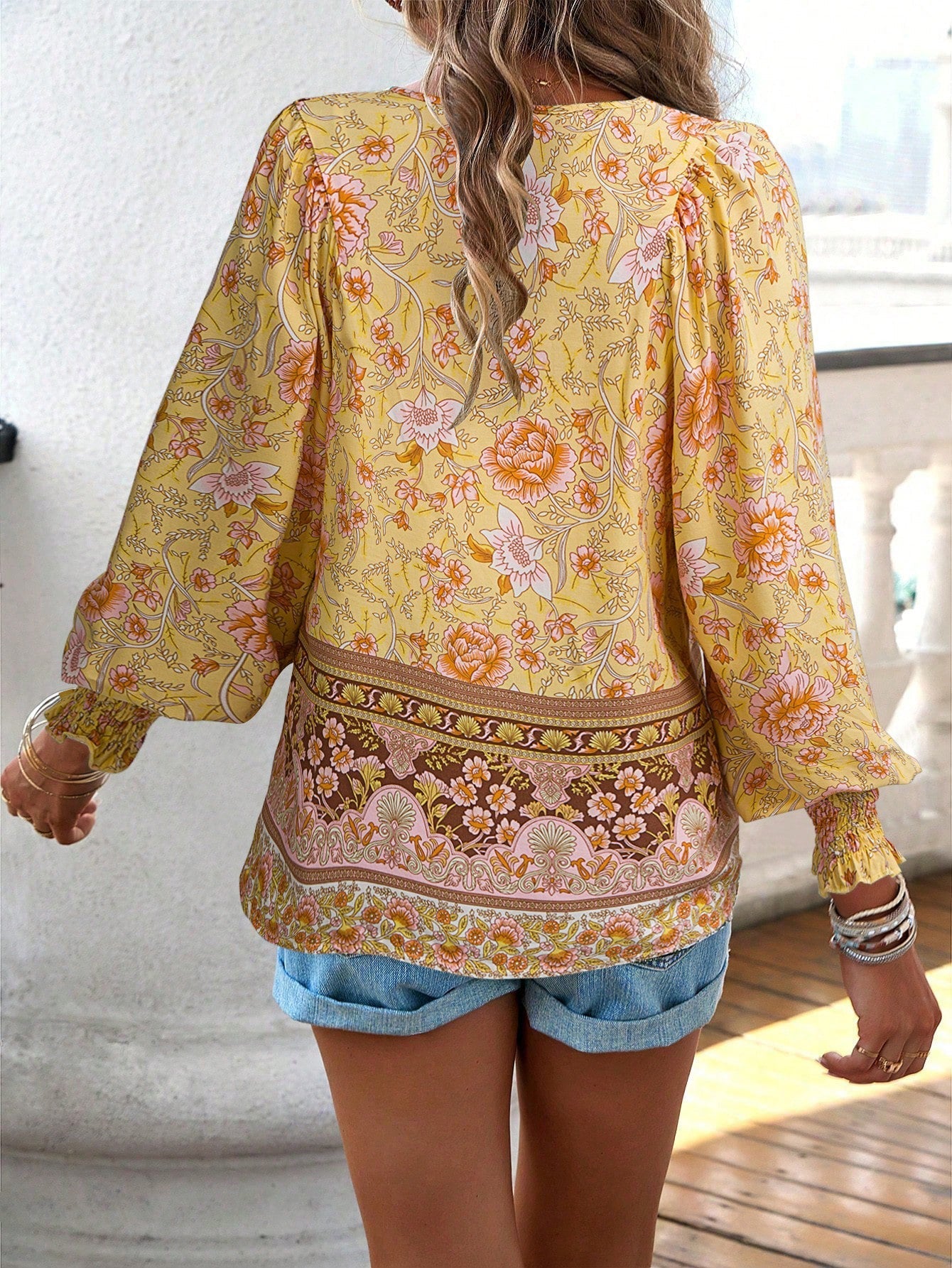 Blusa da donna con stampa floreale boho e nodo al collo