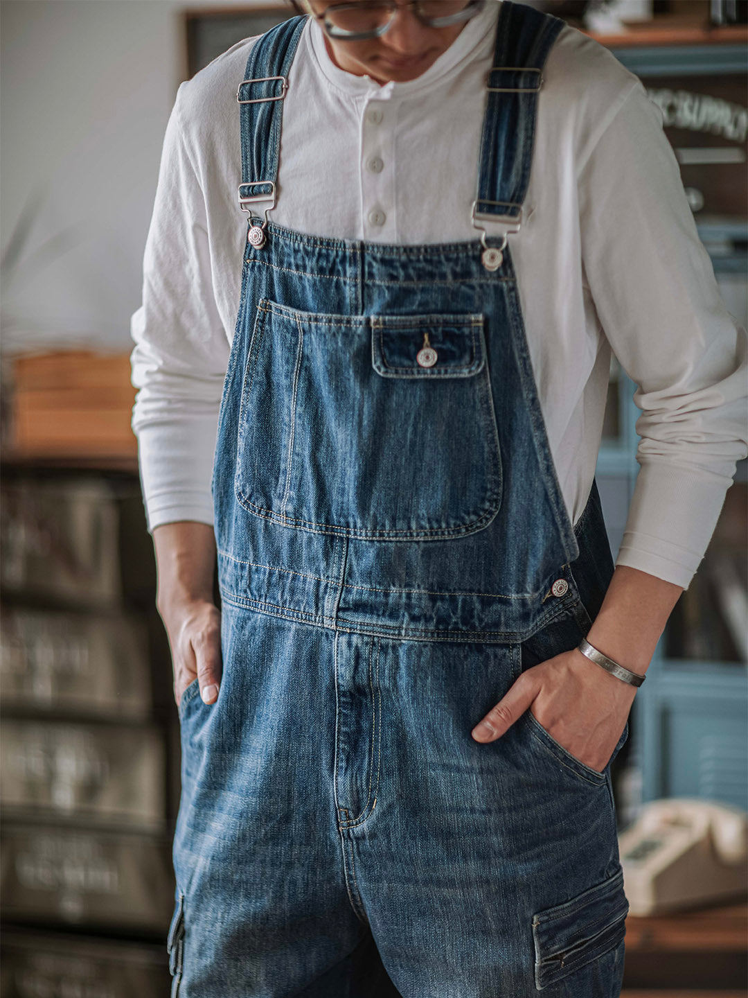 Peto vaquero con bolsillos cargo para hombre