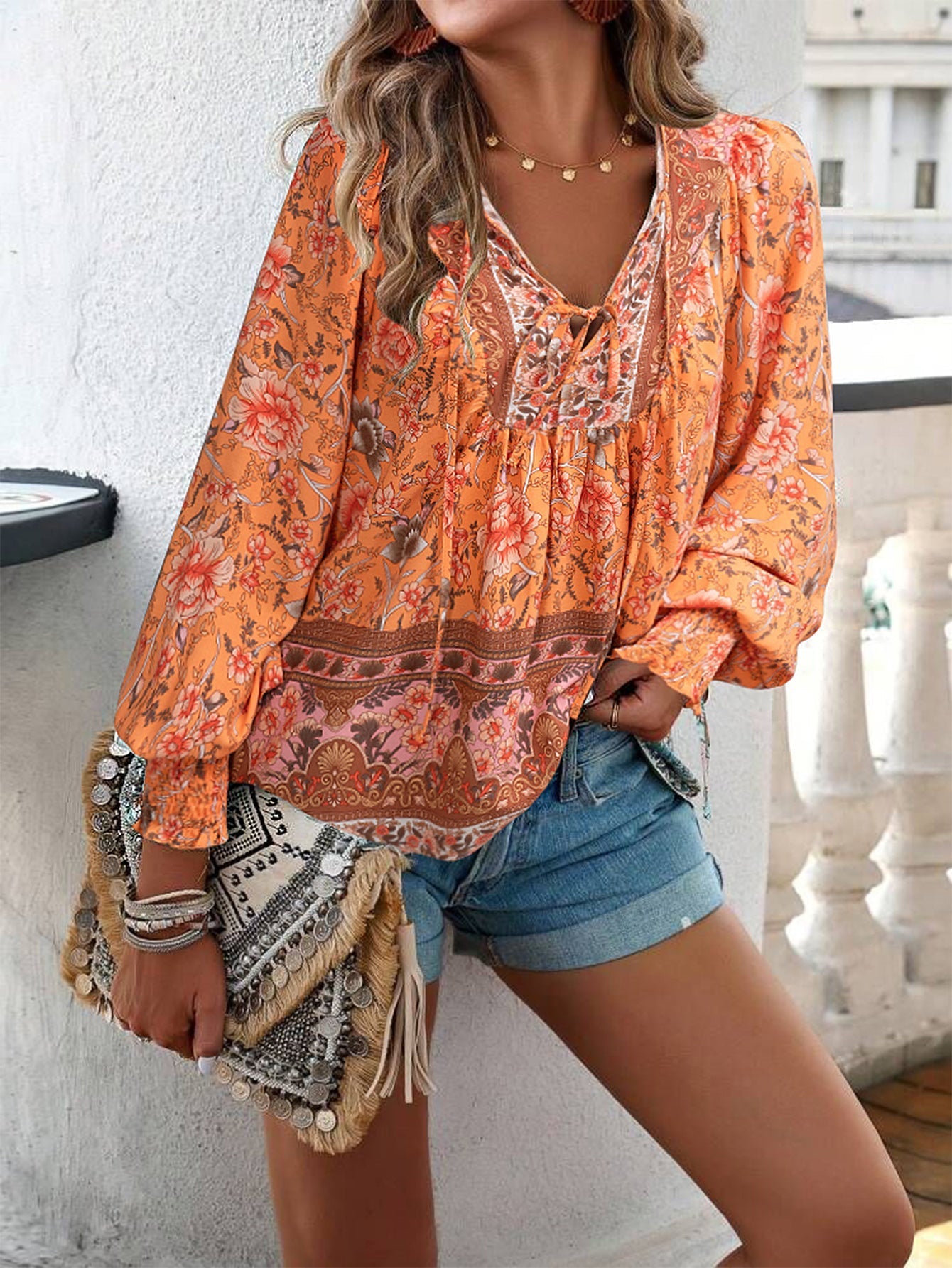 Blusa da donna con stampa floreale boho e nodo al collo