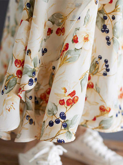 Latzkleid aus Denim mit Patchwork-Aquarellmuster