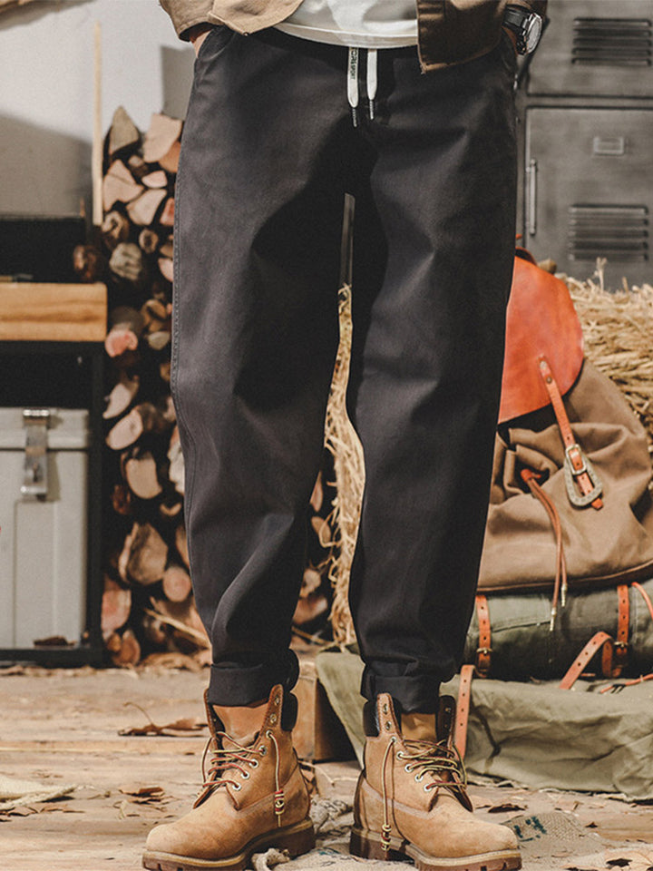 Herren Freizeithose aus 98% Baumwolle und 2% Elastan mit Kordelbund