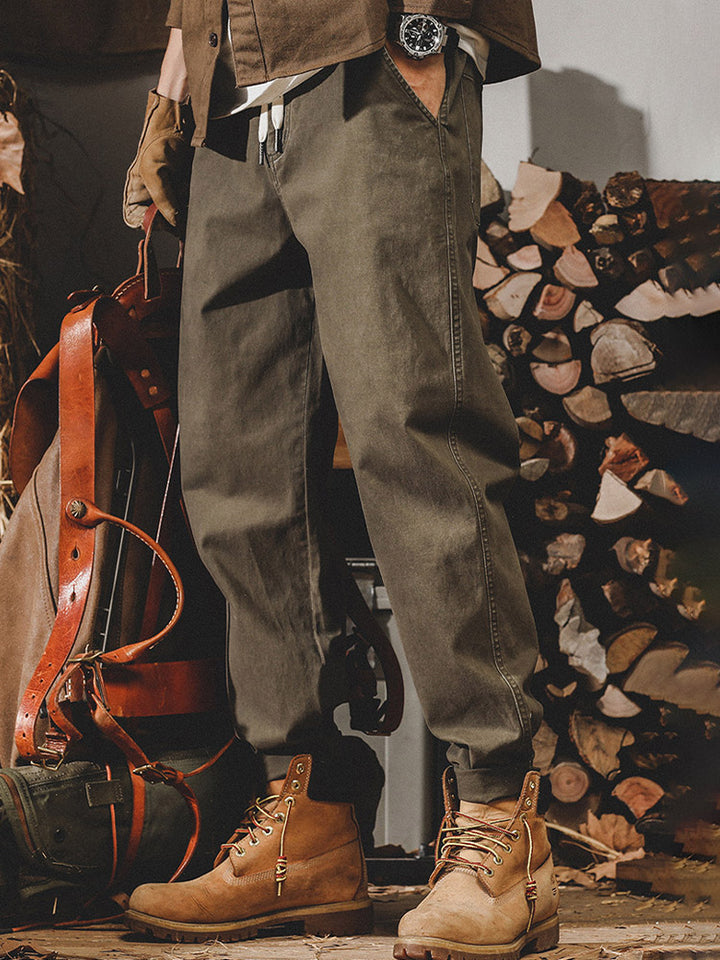 Herren Freizeithose aus 98% Baumwolle und 2% Elastan mit Kordelbund