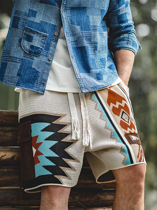 Kontrastfarbene, geometrische Shorts mit Kordelzug