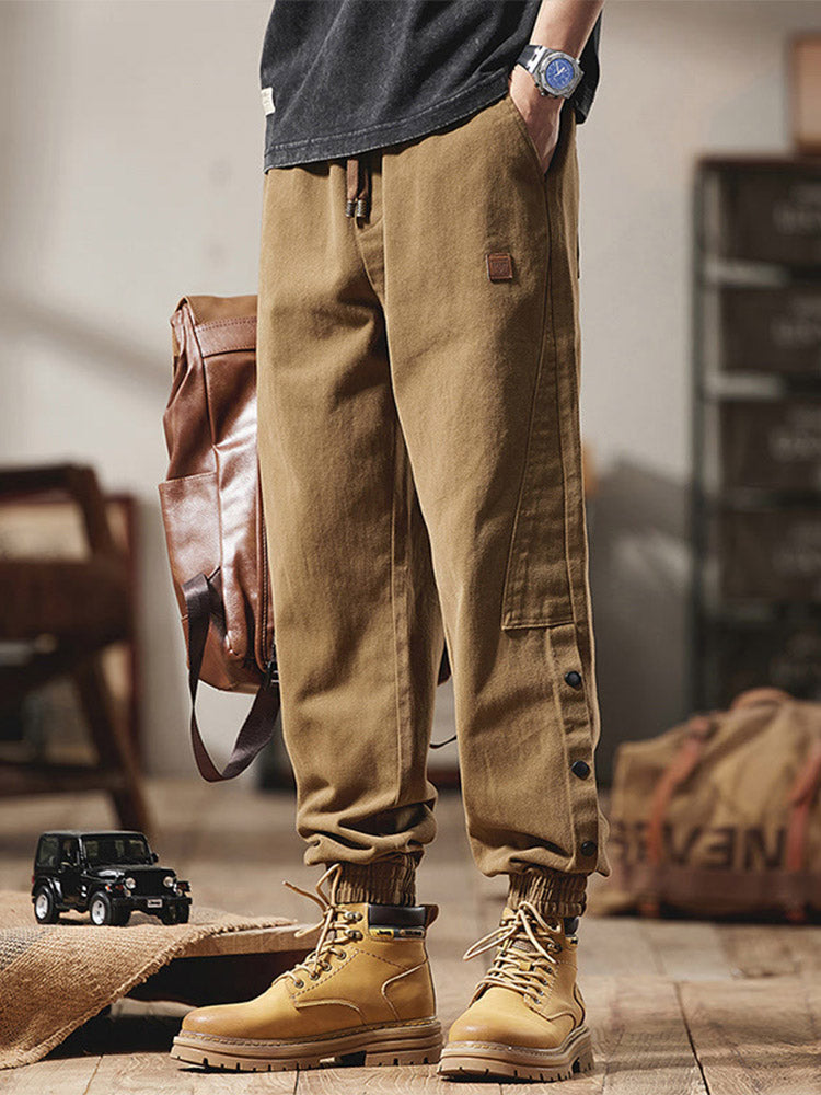 Herren Jogger-Hose aus 100% Baumwolle mit Knopfdetail an der Seite