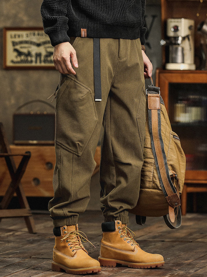 Lässige Herren-Cargohose aus Cord mit Zierriemen