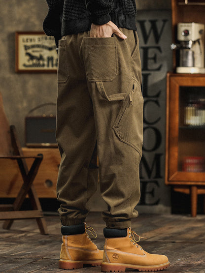 Lässige Herren-Cargohose aus Cord mit Zierriemen