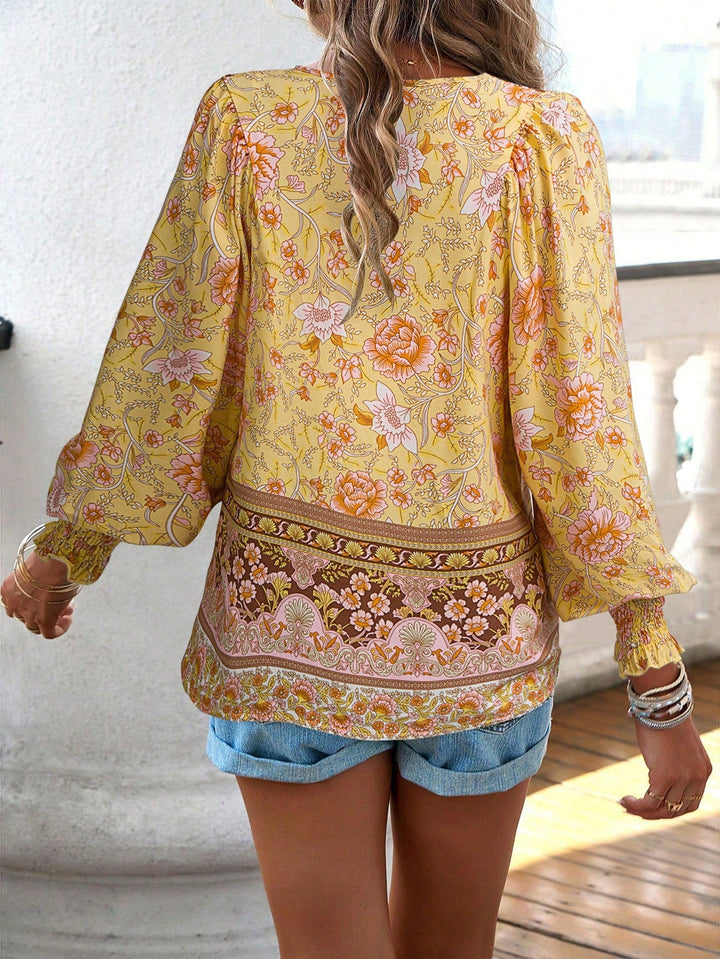 Damen-Bluse mit Boho-Blumenmuster und Schleifenkragen